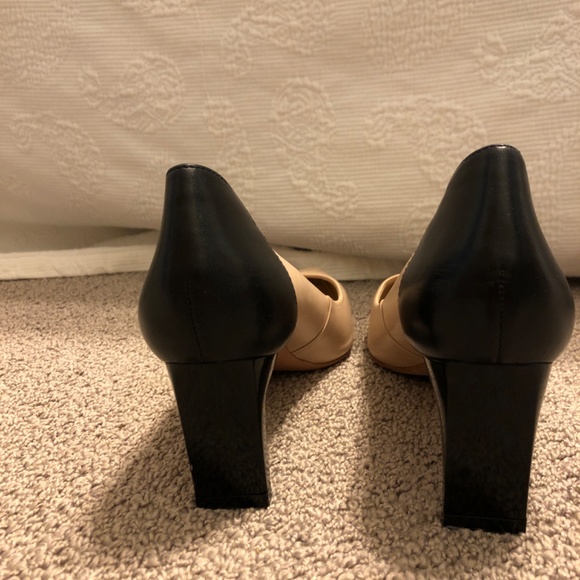 Zvelle pumps in perfect condition size 8 tan and black original price $400 - Picture 4 of 6